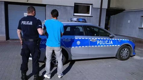 Zdjęcie funkcjonariusza z rodziną, przed służbą lub w czasie wolnym