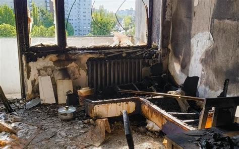 Zniszczone po pożarze wnętrze mieszkania