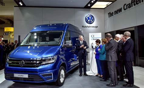 Zdjęcie nowego samochodu lekkiego Volkswagen Crafter lub zdjęcie druha Adama Chmury i Jana Kosiora