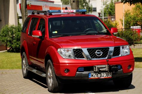 Zdjęcie starego, wysłużonego samochodu ratowniczego OSP Bysław