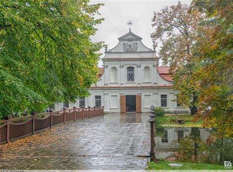 Zdjęcie zabytkowego drewnianego kościoła św. Jana Nepomucena w Kliczkowie Małym