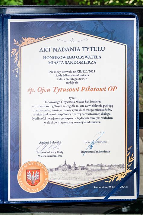 Grafika przedstawiająca statuetkę Honorowego Obywatela Miasta z wizerunkiem Stefana Rowińskiego.