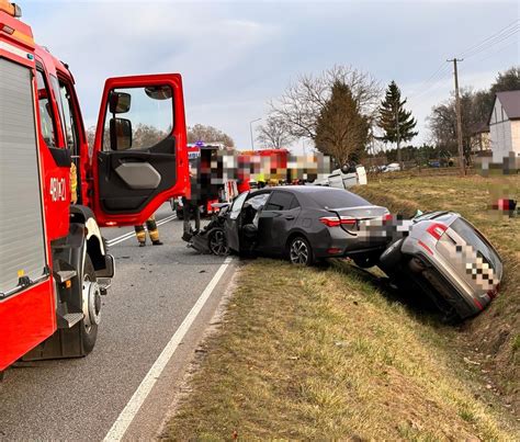 Zderzenie samochodów na drodze krajowej