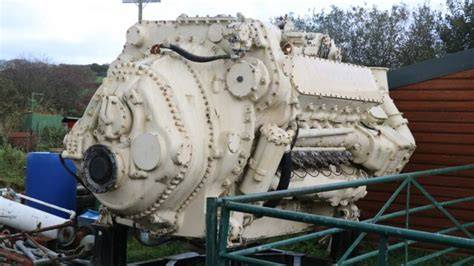 Zdjęcie przedstawiające 18-cylindrowy silnik Napier Deltic zamontowany na naczepie strażackiej
