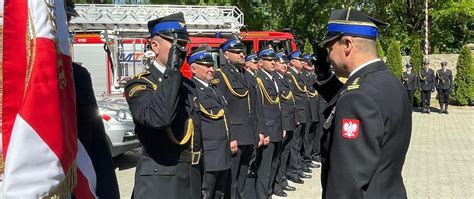 zdjęcie przedstawicieli straży pożarnej podczas uroczystości