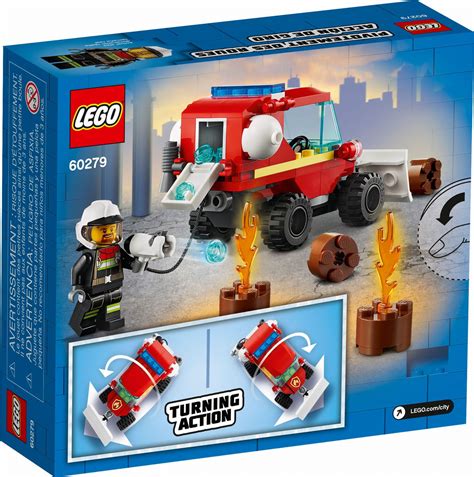 Zestaw LEGO City Mały wóz strażacki 60279 na tle płonących kłód