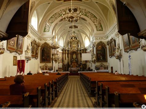 zdjęcie wnętrza odrestaurowanego kościoła w Jarnołtowie