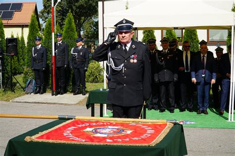 zdjęcie ze świętowania 50-lecia OSP Zieleń lub historycznego sztandaru