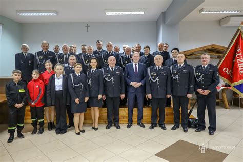 zdjęcie członków zarządu OSP Borowa podczas zebrania