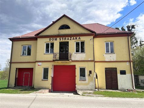 Zewnętrzny widok na Dom Strażaka w Krajence