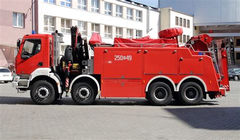 Schemat ewolucji wyposażenia OSP Zielonki od wozu konnego do nowoczesnych samochodów pożarniczych