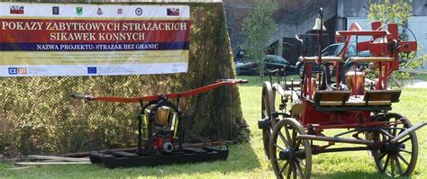 zdjęcie historycznej sikawki strażackiej OSP Milówka