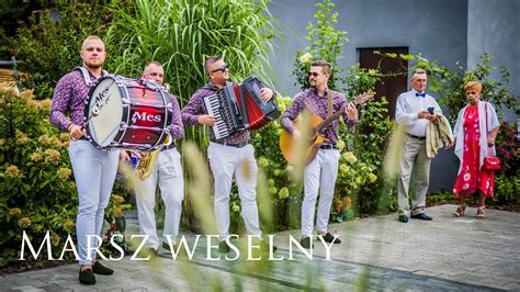 Zdjęcie zespołu Happy Folk w trakcie występu