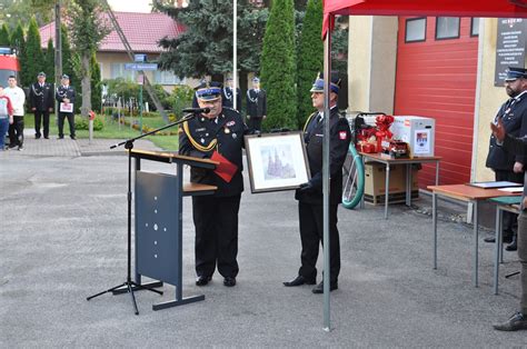 Uroczystość OSP Chorzenice - strażacy i lokalna społeczność na obchodach 100-lecia