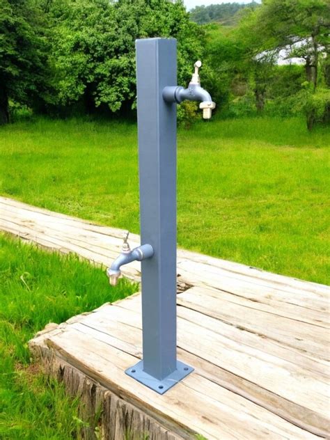 Hydrant ogrodowy Yapko wkomponowany w krajobraz ogrodu