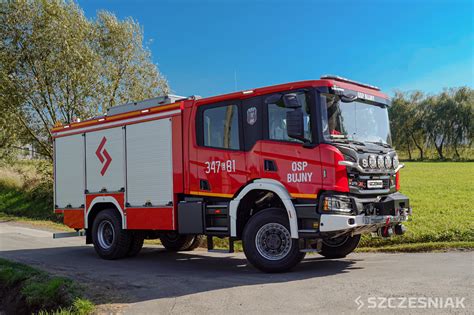 zdjęcie nowego samochodu strażackiego OSP Bujny