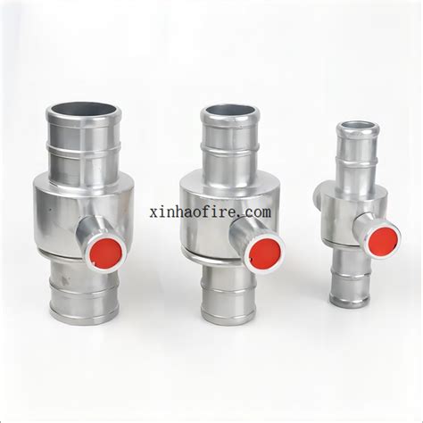 zdjęcie różnych zastosowań złączy strażackich