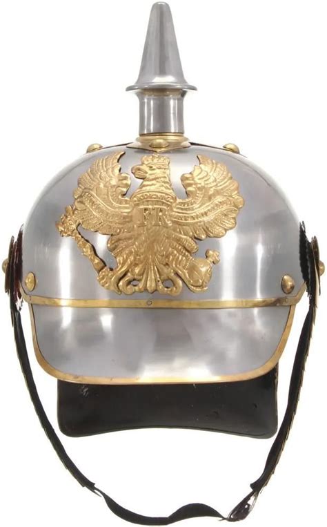 Zdjęcie policyjnego hełmu wz. 25 z orłem na froncie