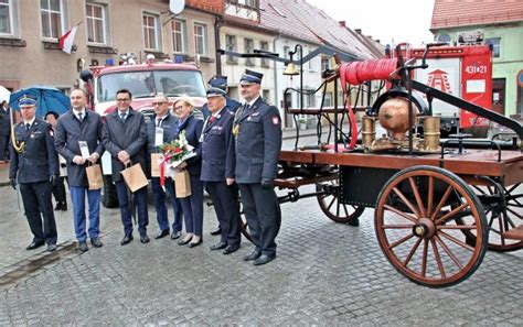 Zdjęcie historyczne przedstawiające wóz-sikawkę strażacką odnalezioną w miejscowości Ronin