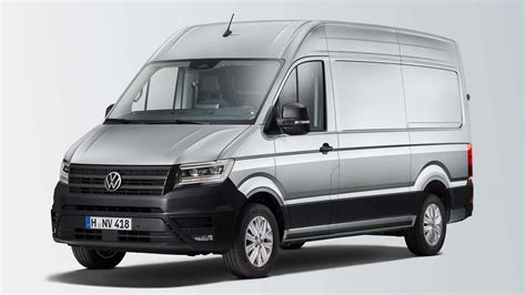 Zdjęcie przedstawiające model VW Crafter w zabudowie pożarniczej lub uroczyste podpisanie umowy w remizie OSP.