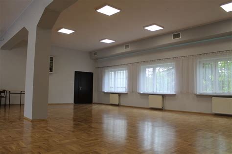 Zdjęcie przedstawiające nowoczesne wnętrze odnowionej świetlicy wiejskiej