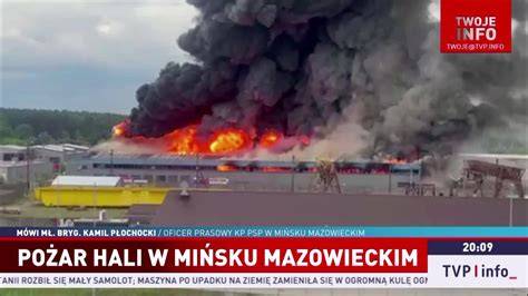 Fotografia hali w Mińsku Mazowieckim objętej pożarem