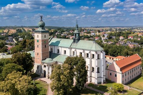 Widok na Bazylikę Grobu Bożego w Miechowie wraz z kompleksem klasztornym