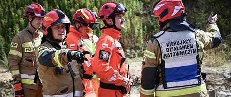 Policja i służby ratownicze podczas ćwiczeń ewakuacyjnych w szpitalu