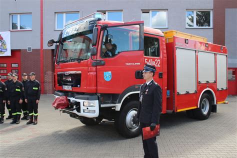 Thematic photo of OSP Dąbrówka Mała firefighters with their vehicles