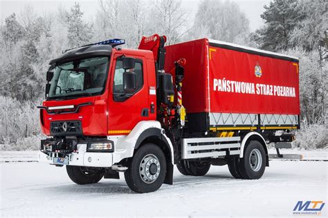 Średni samochód zaopatrzeniowy 4x4 z żurawiem hydraulicznym