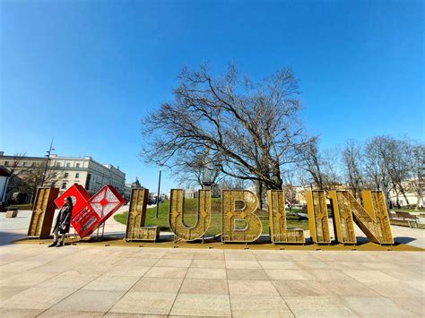 Zdjęcie z miejsca zawalenia się budynku w Lublinie, ul. Dzierżawna 3