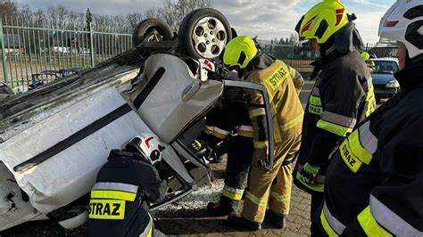 Zdjęcie grupy odznaczonych strażaków OSP Głowienka