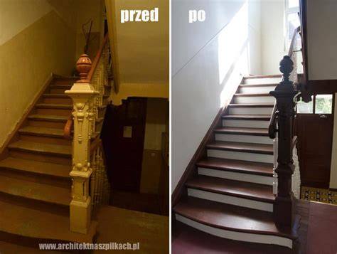 Zadymiona klatka schodowa w kamienicy po pożarze