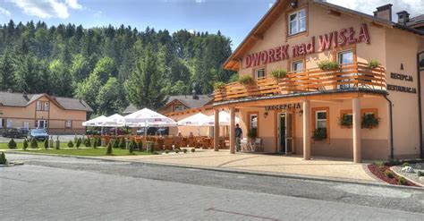 widok płonącego dachu hotelu 