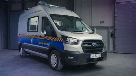 Ford Transit z zabudową ratowniczo-gaśniczą w akcji