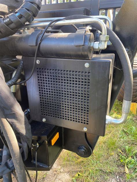 Zdjęcie agregatu hydraulicznego LUKAS z widocznym silnikiem i panelami sterowania.