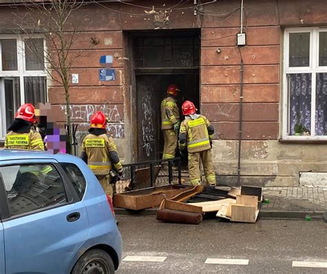 Zdjęcie przedstawiające pracę sztabu dowodzenia podczas akcji gaśniczej