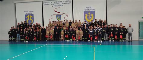 Młodzieżowe Drużyny Pożarnicze w akcji podczas halowych zawodów