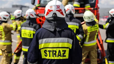 Zgromadzenie strażaków OSP w remizie strażackiej