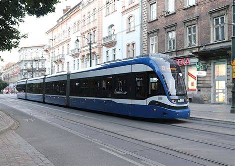zdjęcie nowoczesnego tramwaju w Łodzi