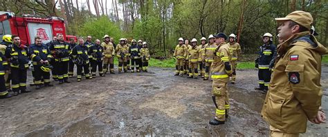 Fotografia strażaków PSP w Krotoszynie w latach 90. podczas ćwiczeń
