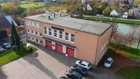 Zdjęcie przedstawiające Dom Strażaka w Lgocie po rozbudowie i modernizacji.