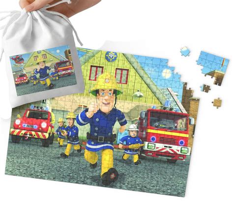 puzzle Strażak Sam w wozie strażackim, infografika z elementami i wymiarami