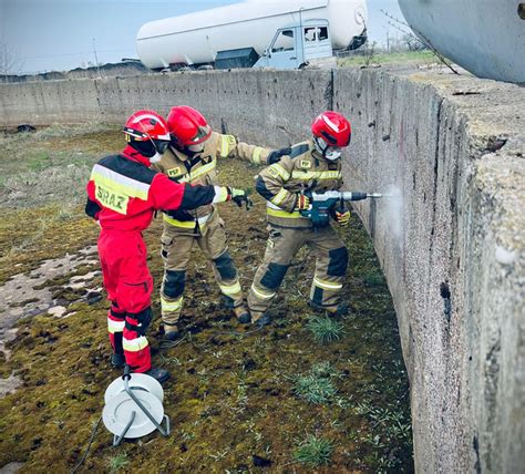 Zdjęcie strażaków z Podlasia przygotowujących się do wyjazdu na szkolenie