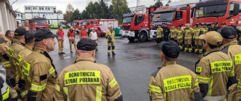 Strażacy Zakładowej Straży Pożarnej ZNTK Lubań