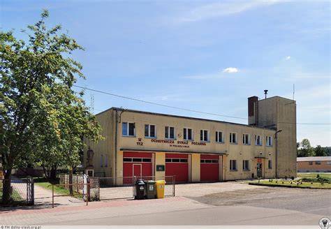 Drewniana remiza Ochotniczej Straży Pożarnej w Sieteszy