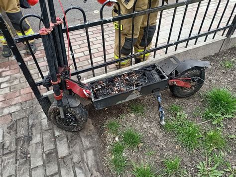 Wizualizacja płonącej hulajnogi elektrycznej