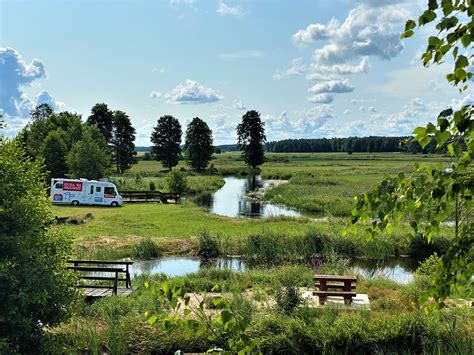 Przystań kajakowa nad rzeką Omulew, utrzymywana przez OSP Brodowe Łąki