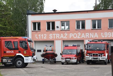 Remiza OSP Grąblewo i druhowie