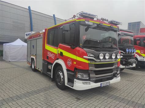 Średni samochód ratowniczo-gaśniczy Scania firmy WISS w akcji